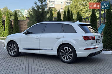 Внедорожник / Кроссовер Audi Q7 2016 в 