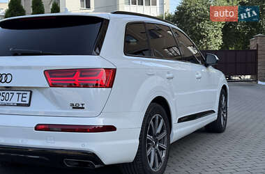 Внедорожник / Кроссовер Audi Q7 2016 в 