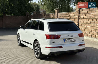 Внедорожник / Кроссовер Audi Q7 2016 в 