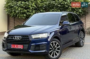 Позашляховик / Кросовер Audi Q7 2019 в 