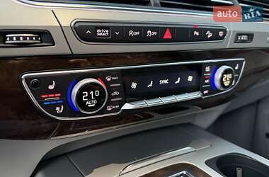 Позашляховик / Кросовер Audi Q7 2019 в 