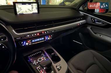 Позашляховик / Кросовер Audi Q7 2019 в 