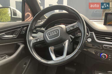 Внедорожник / Кроссовер Audi Q7 2016 в 