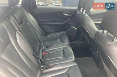 Внедорожник / Кроссовер Audi Q7 2016 в 