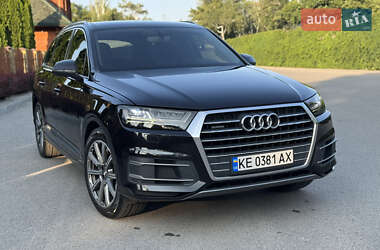 Позашляховик / Кросовер Audi Q7 2015 в 