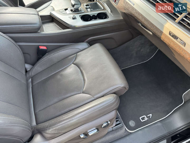 Внедорожник / Кроссовер Audi Q7 2015 в Днепре
