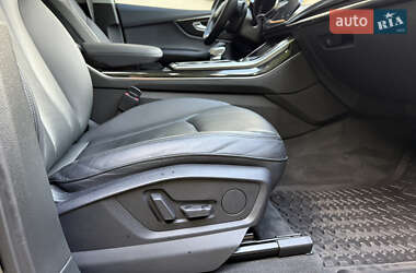 Позашляховик / Кросовер Audi Q7 2020 в 