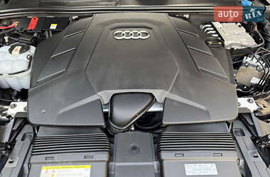 Позашляховик / Кросовер Audi Q7 2020 в 