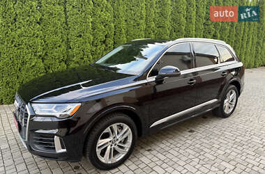 Позашляховик / Кросовер Audi Q7 2020 в 