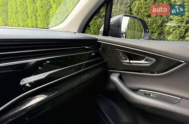 Позашляховик / Кросовер Audi Q7 2020 в 