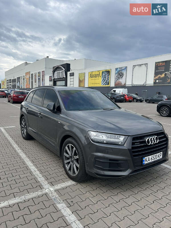 Внедорожник / Кроссовер Audi Q7 2019 в 