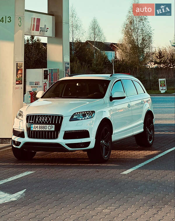 Внедорожник / Кроссовер Audi Q7 2010 в 