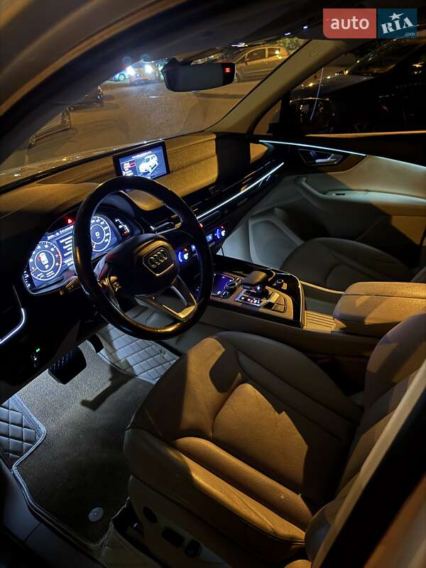 Позашляховик / Кросовер Audi Q7 2016 в Києві