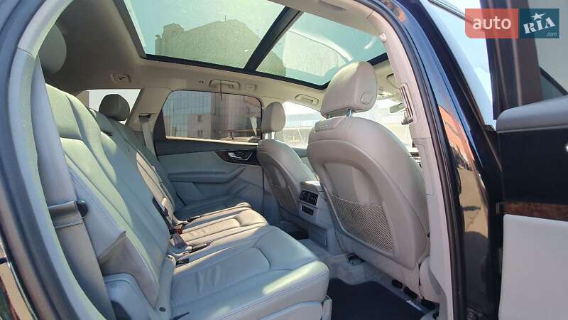 Позашляховик / Кросовер Audi Q7 2016 в Києві