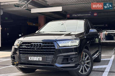 Внедорожник / Кроссовер Audi Q7 2017 в 