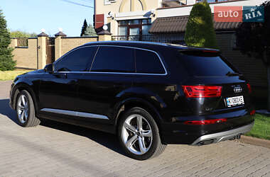 Внедорожник / Кроссовер Audi Q7 2018 в 