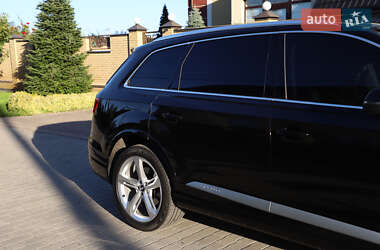 Внедорожник / Кроссовер Audi Q7 2018 в 