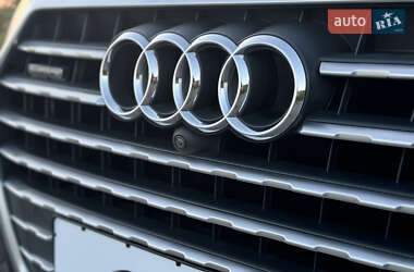 Позашляховик / Кросовер Audi Q7 2017 в 