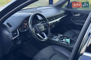 Позашляховик / Кросовер Audi Q7 2017 в 
