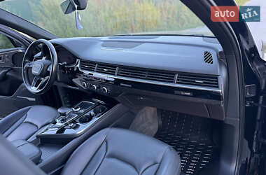 Позашляховик / Кросовер Audi Q7 2017 в 