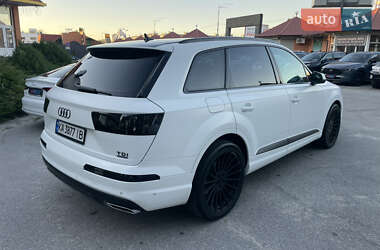 Позашляховик / Кросовер Audi Q7 2017 в 