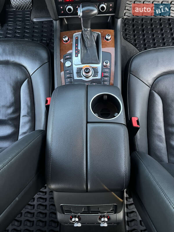 Позашляховик / Кросовер Audi Q7 2013 в Чернівцях