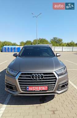 Внедорожник / Кроссовер Audi Q7 2017 в Дубно