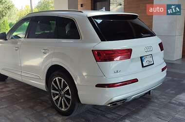 Внедорожник / Кроссовер Audi Q7 2017 в 