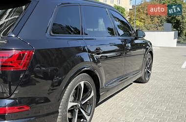 Позашляховик / Кросовер Audi Q7 2017 в 