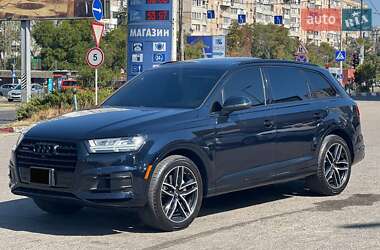 Внедорожник / Кроссовер Audi Q7 2016 в 