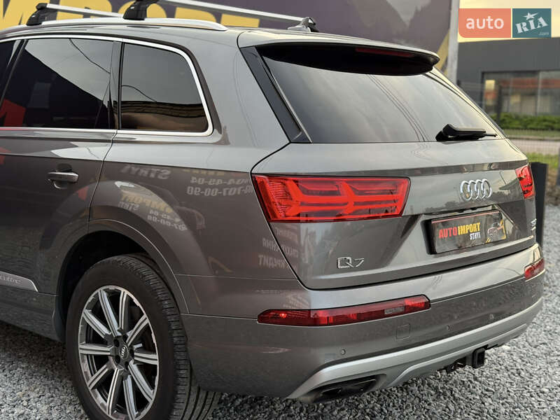 Позашляховик / Кросовер Audi Q7 2017 в Стрию