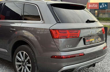 Позашляховик / Кросовер Audi Q7 2017 в 