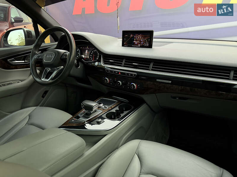 Позашляховик / Кросовер Audi Q7 2017 в Стрию