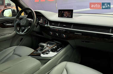 Позашляховик / Кросовер Audi Q7 2017 в 