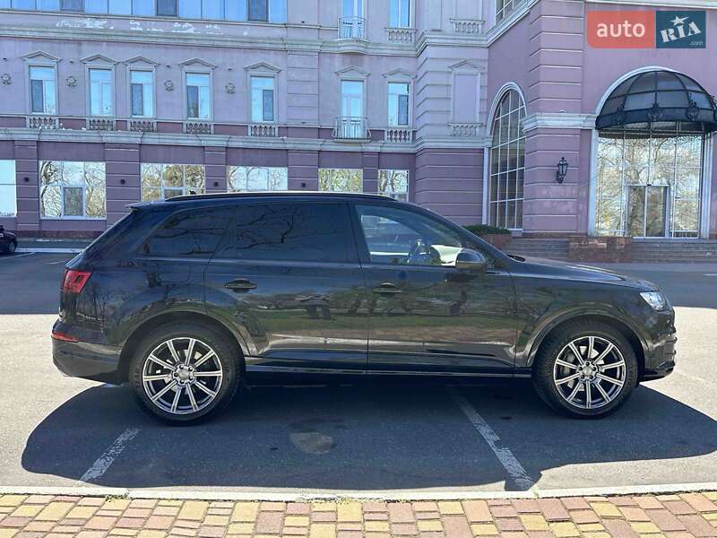 Внедорожник / Кроссовер Audi Q7 2016 в Измаиле