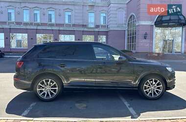 Позашляховик / Кросовер Audi Q7 2016 в 