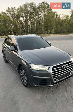 Внедорожник / Кроссовер Audi Q7 2016 в Днепре