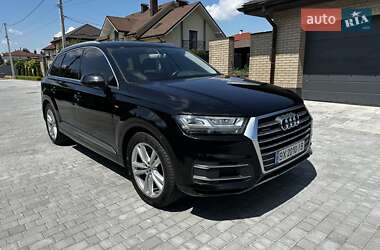 Позашляховик / Кросовер Audi Q7 2015 в 