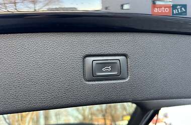 Позашляховик / Кросовер Audi Q7 2015 в 