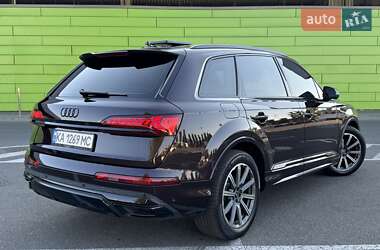 Позашляховик / Кросовер Audi Q7 2022 в 