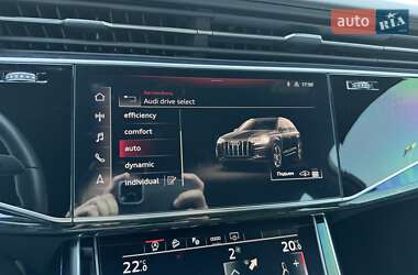Позашляховик / Кросовер Audi Q7 2022 в 