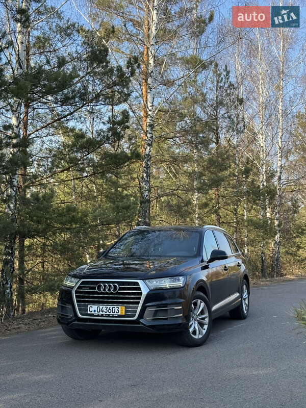 Внедорожник / Кроссовер Audi Q7 2017 в 
