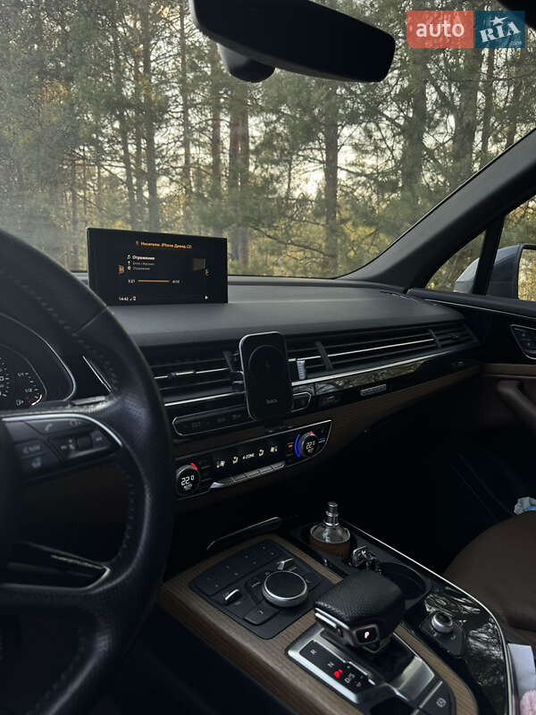 Внедорожник / Кроссовер Audi Q7 2017 в Рокитном