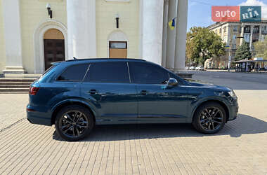 Позашляховик / Кросовер Audi Q7 2018 в 