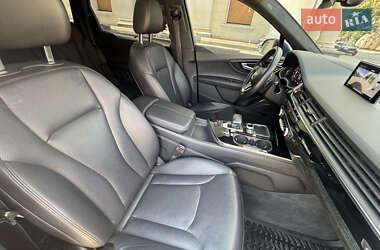 Позашляховик / Кросовер Audi Q7 2018 в 