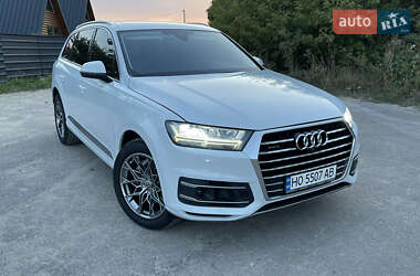 Позашляховик / Кросовер Audi Q7 2019 в 