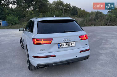 Позашляховик / Кросовер Audi Q7 2019 в 