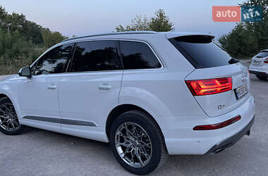 Позашляховик / Кросовер Audi Q7 2019 в 