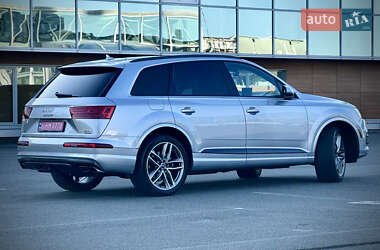 Внедорожник / Кроссовер Audi Q7 2017 в 
