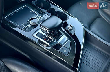 Внедорожник / Кроссовер Audi Q7 2017 в 